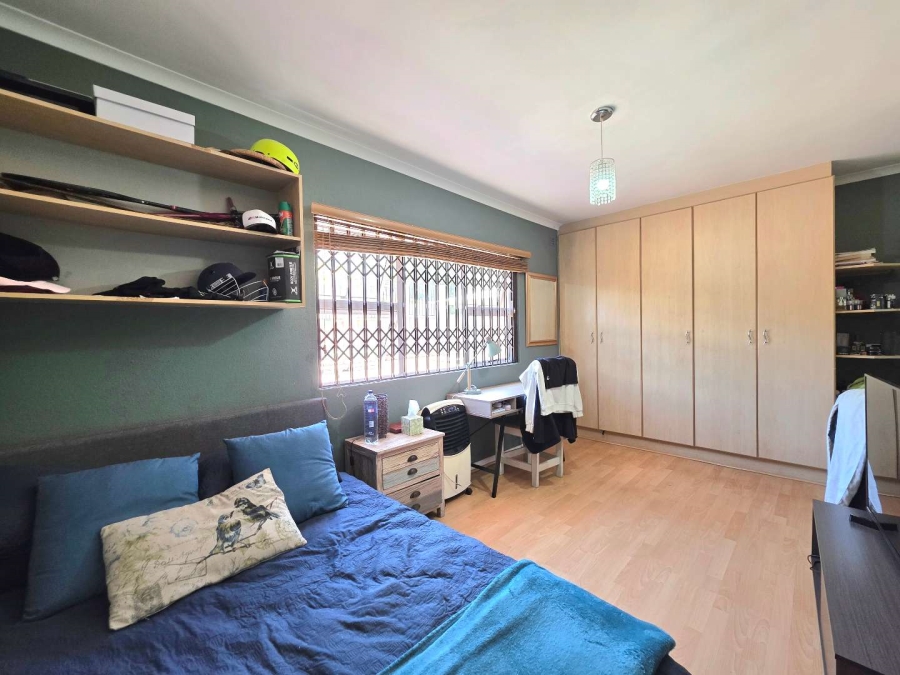 5 Bedroom Property for Sale in Plattekloof Western Cape